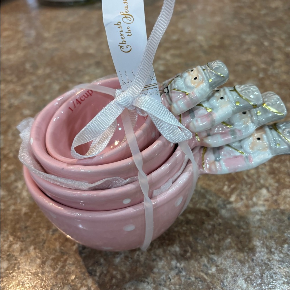 Arlington Designs Pink Polka Dot Nutcracker set of Measuring Cups NWT nice set